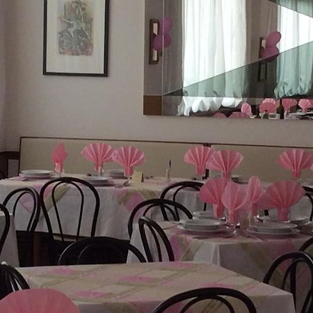 Hotel Granada Cattolica Eksteriør bilde