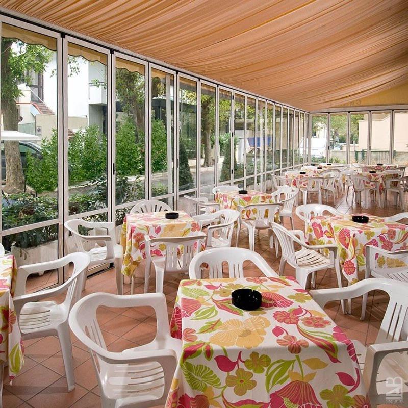 Hotel Granada Cattolica Eksteriør bilde