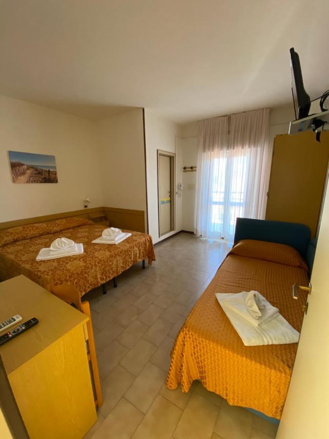 Hotel Granada Cattolica Eksteriør bilde