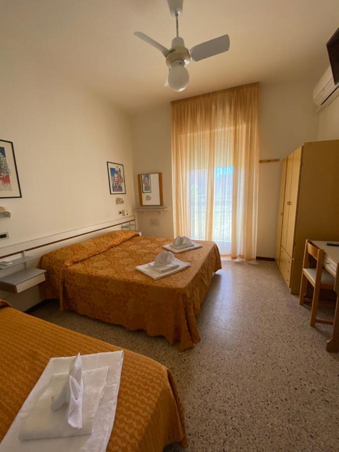 Hotel Granada Cattolica Eksteriør bilde