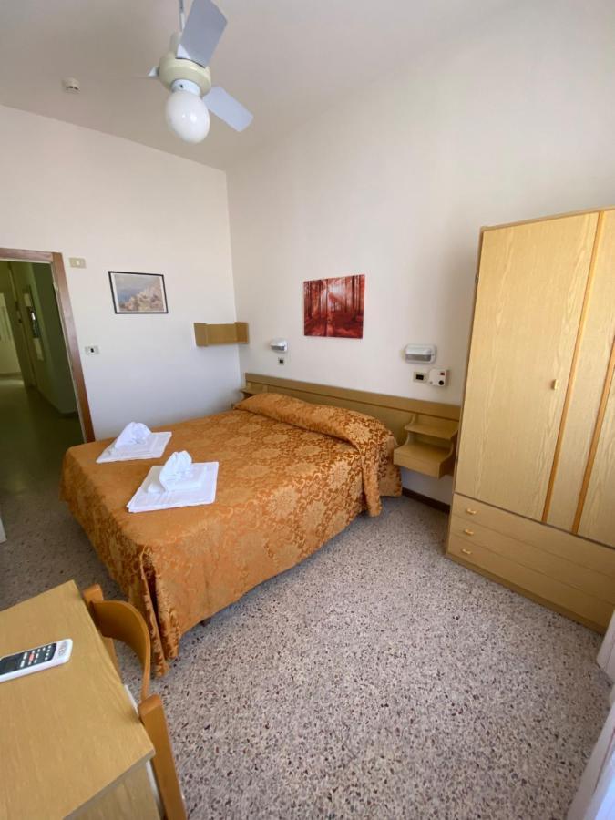 Hotel Granada Cattolica Eksteriør bilde