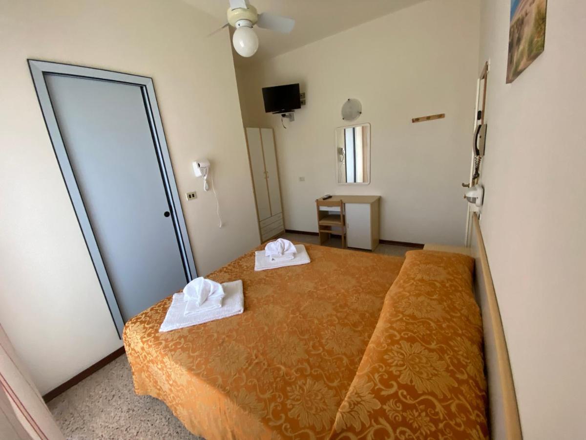 Hotel Granada Cattolica Eksteriør bilde