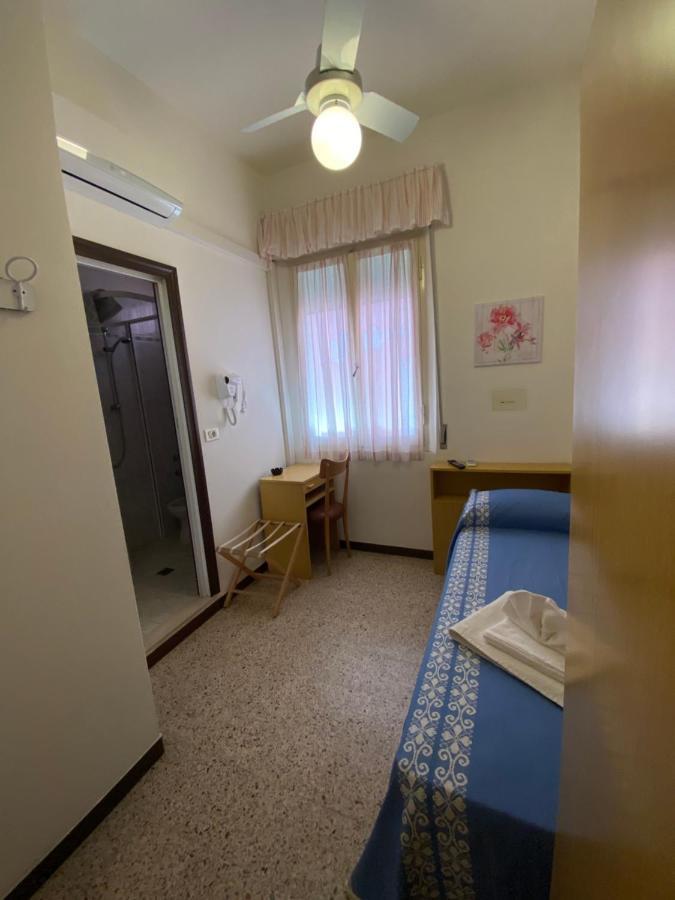Hotel Granada Cattolica Eksteriør bilde