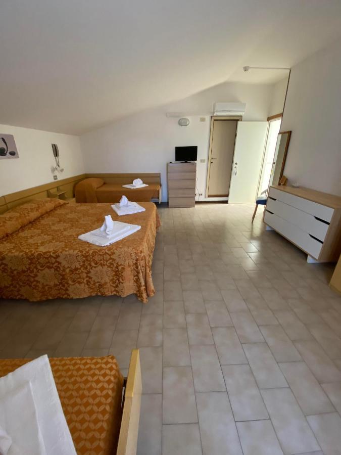 Hotel Granada Cattolica Eksteriør bilde