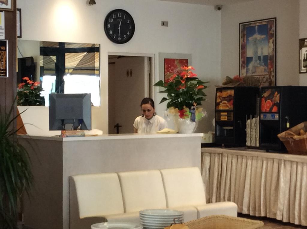 Hotel Granada Cattolica Eksteriør bilde