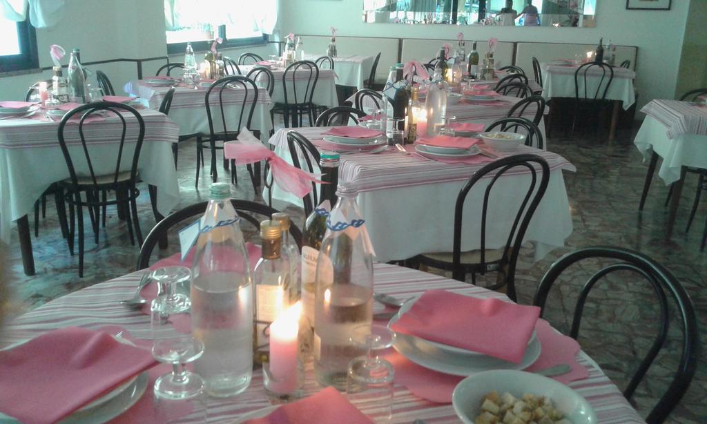 Hotel Granada Cattolica Eksteriør bilde