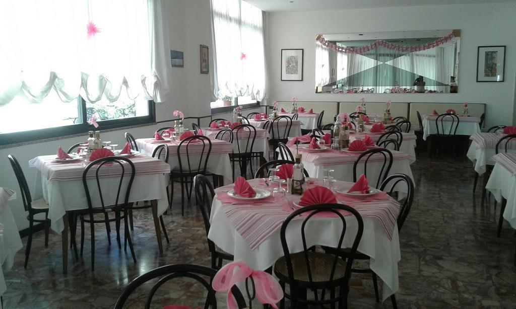 Hotel Granada Cattolica Eksteriør bilde
