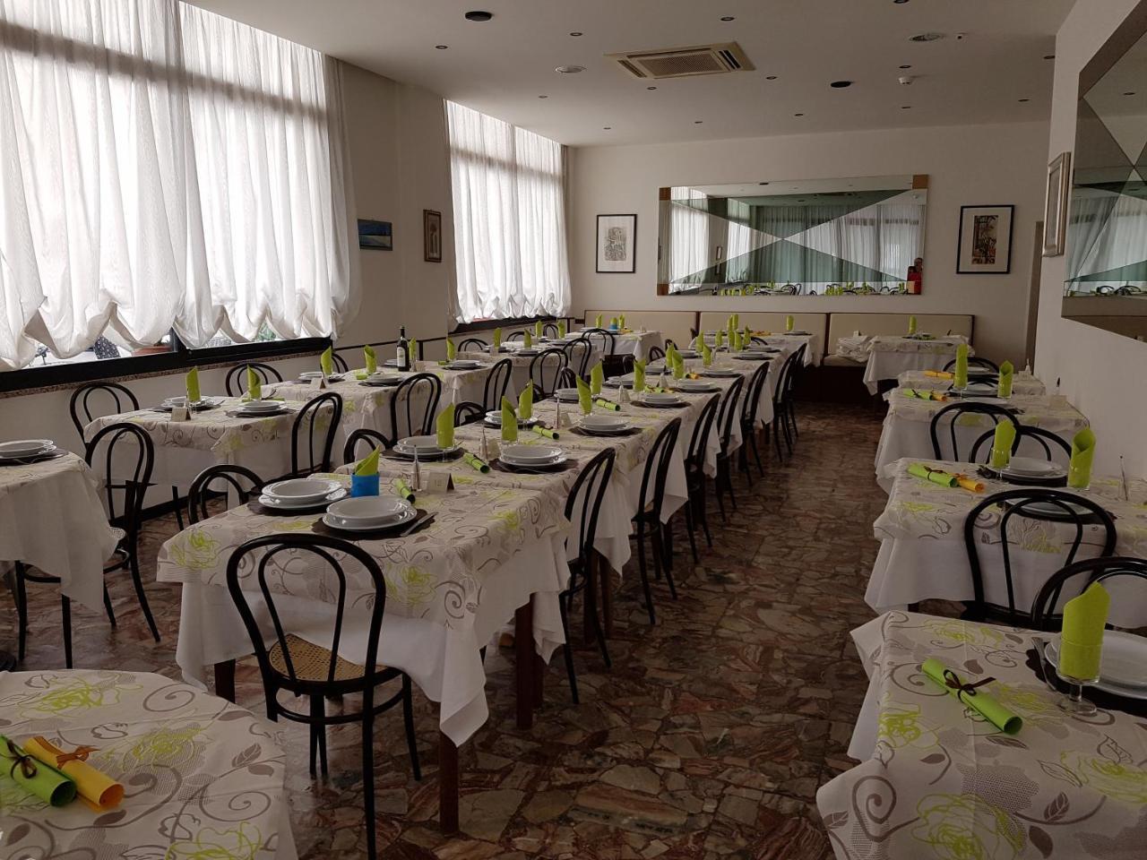 Hotel Granada Cattolica Eksteriør bilde