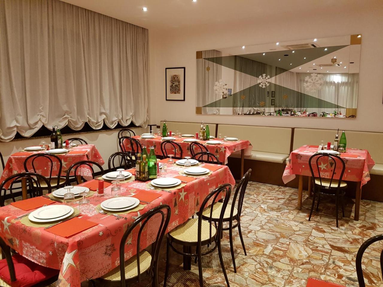 Hotel Granada Cattolica Eksteriør bilde
