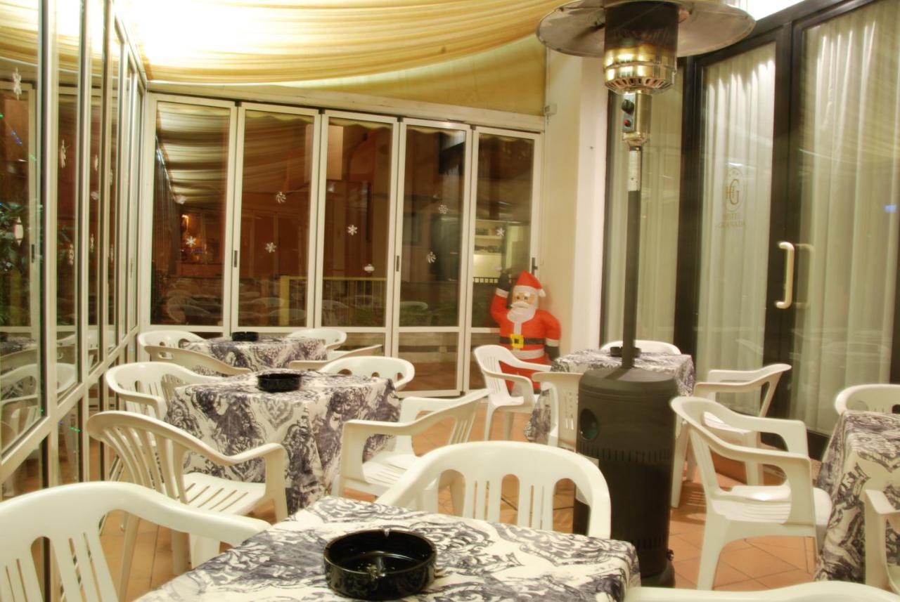 Hotel Granada Cattolica Eksteriør bilde