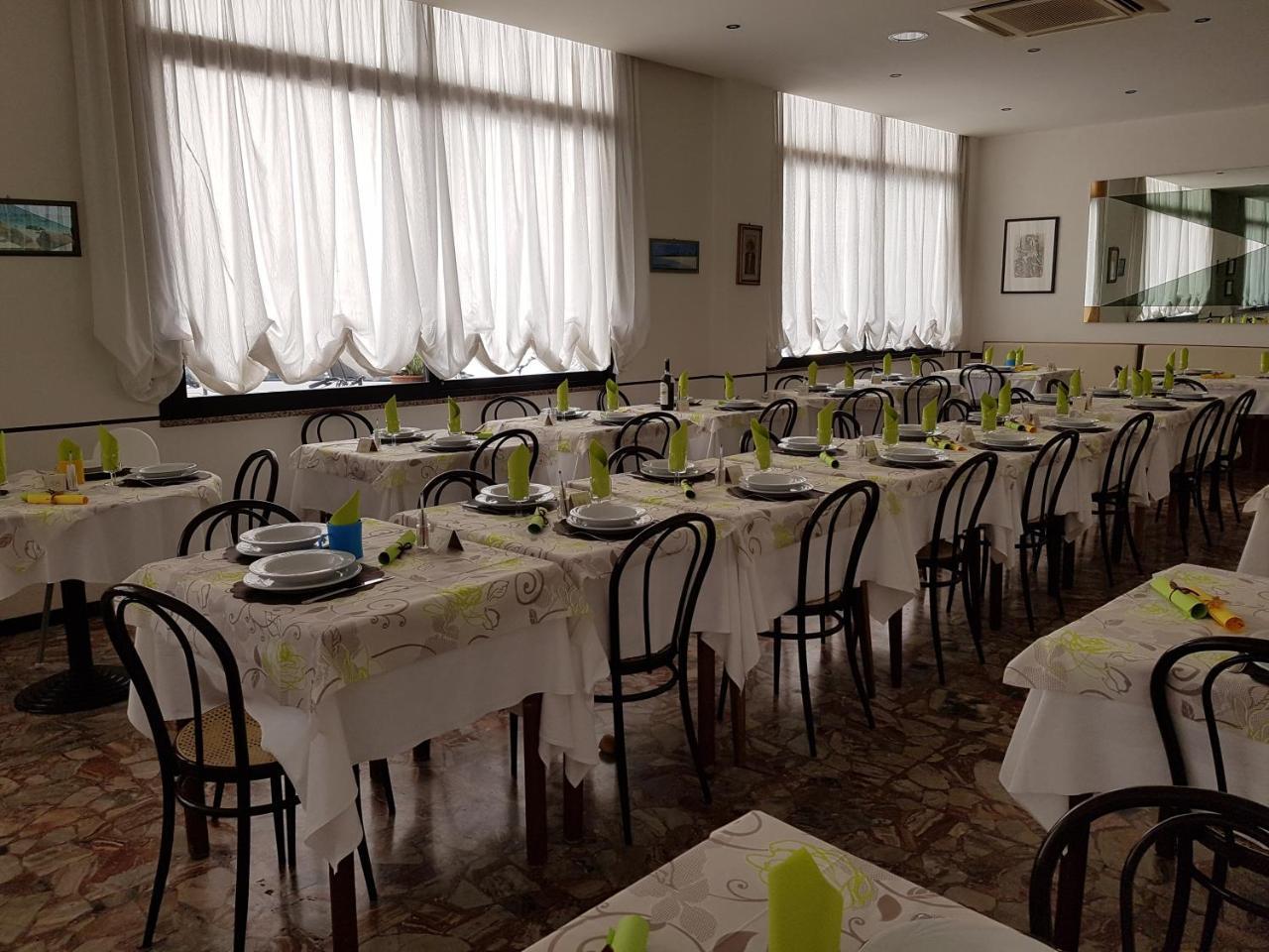 Hotel Granada Cattolica Eksteriør bilde