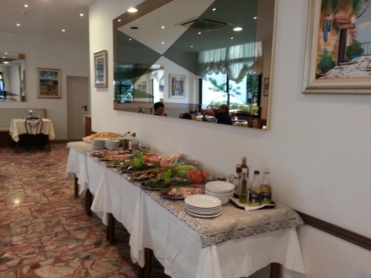 Hotel Granada Cattolica Eksteriør bilde