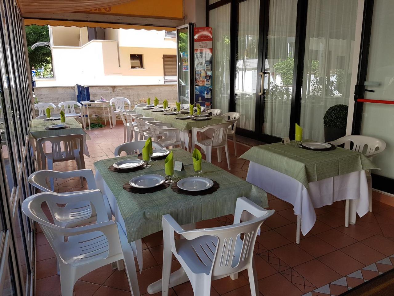 Hotel Granada Cattolica Eksteriør bilde