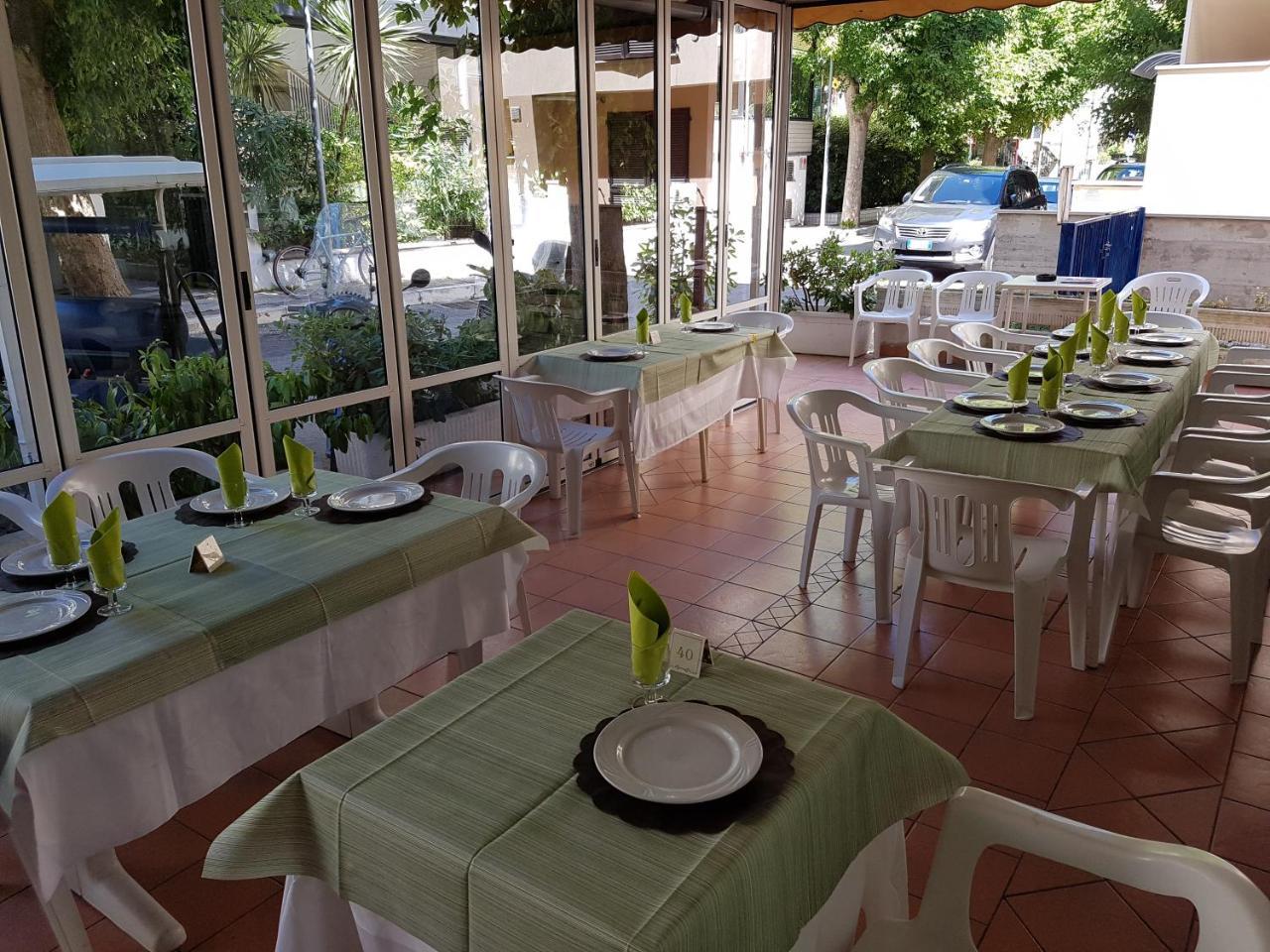 Hotel Granada Cattolica Eksteriør bilde