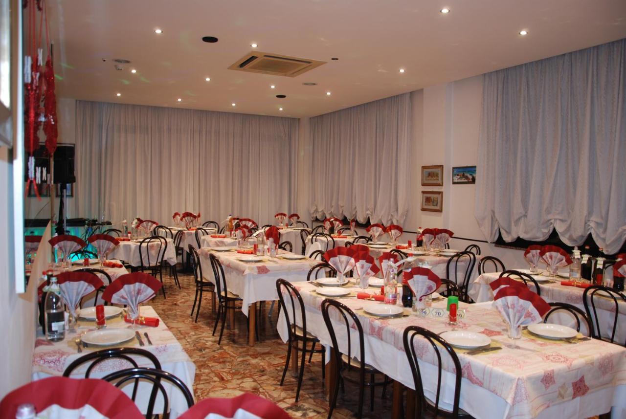 Hotel Granada Cattolica Eksteriør bilde