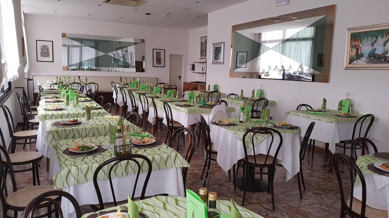 Hotel Granada Cattolica Eksteriør bilde