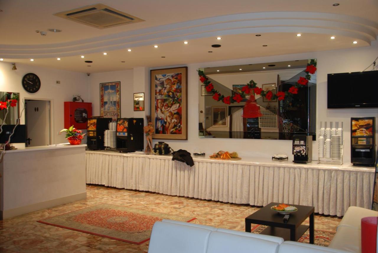 Hotel Granada Cattolica Eksteriør bilde
