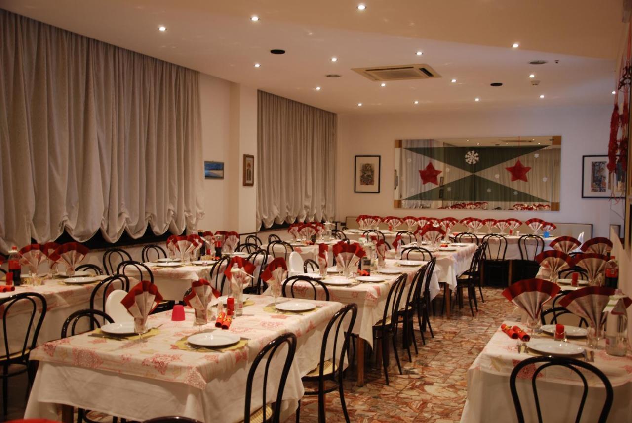 Hotel Granada Cattolica Eksteriør bilde