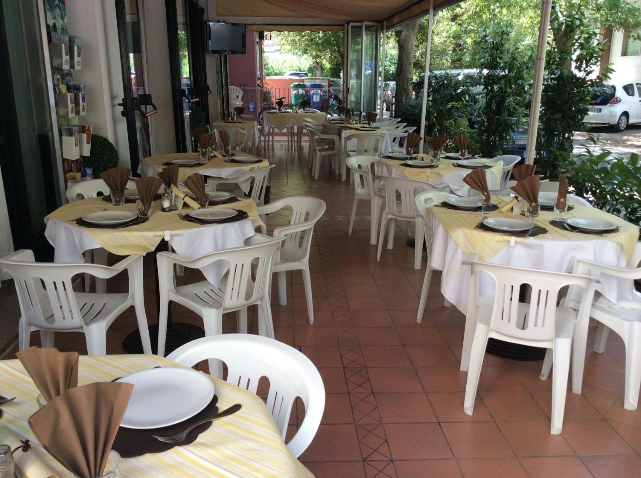 Hotel Granada Cattolica Eksteriør bilde